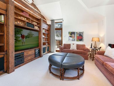 Super Close to Downtown Luxury Ski Home  Five Bedrooms